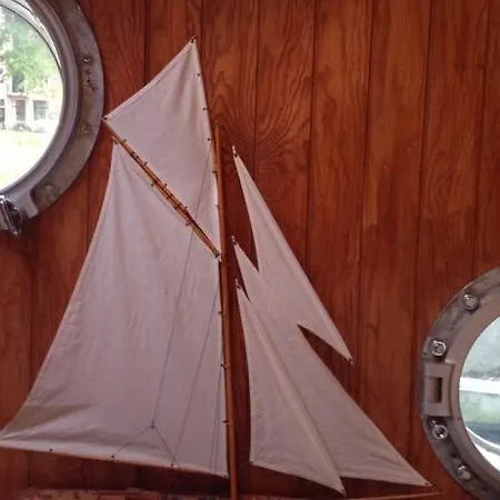 Boathotel فندق مبيت وإفطار 4*